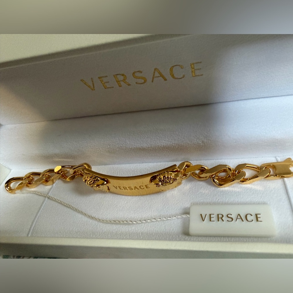 Authentic New in Box Versace Gold Medusa Chain ID Bracelet - Picture 3 of 3